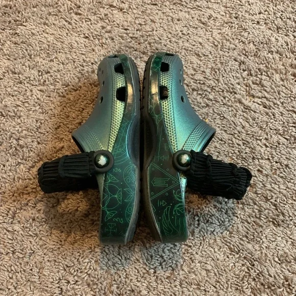 Crocs Green Glitter Wicked Elphaba Clogs - Picture 3 of 8